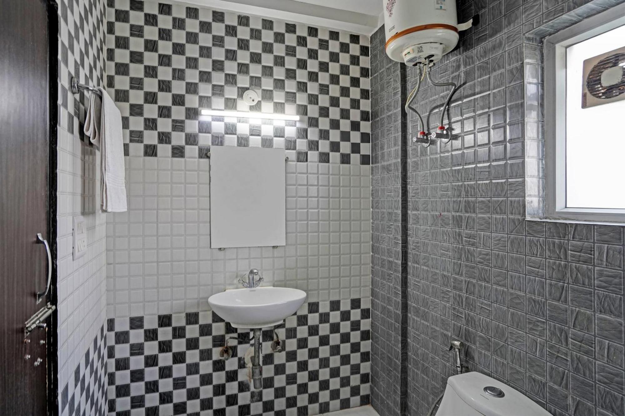 Hotel O Babil Palace Near Omaxe Celebration Mall 구르가온 외부 사진
